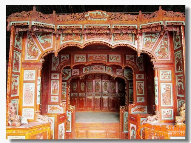 而二门是指厅堂的门或是这个拔步床的门